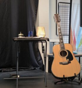 Mardi 27 octobre  Jacques Barthèse & Jean-Yves Liévaux rendent hommage à Georges Brassens : une soirée d’exception au cœur de la chanson française.